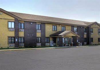 Baymont By Wyndham Beloit Hotel Bagian luar foto