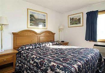 Baymont By Wyndham Beloit Hotel Bagian luar foto